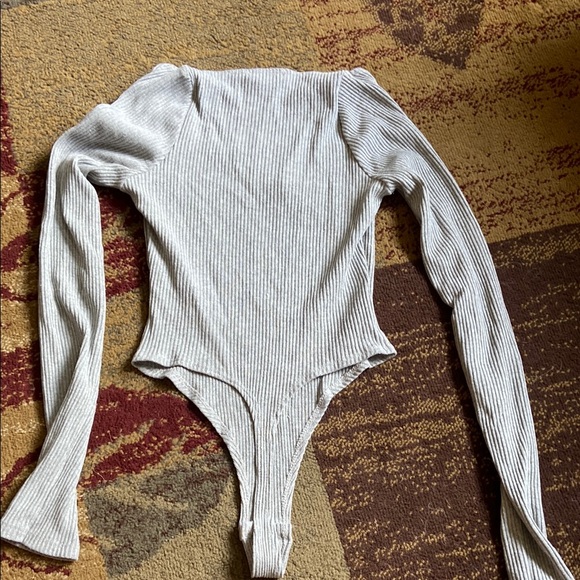 PrettyLittleThing Ribbed Gray Top - Picture 5 of 5